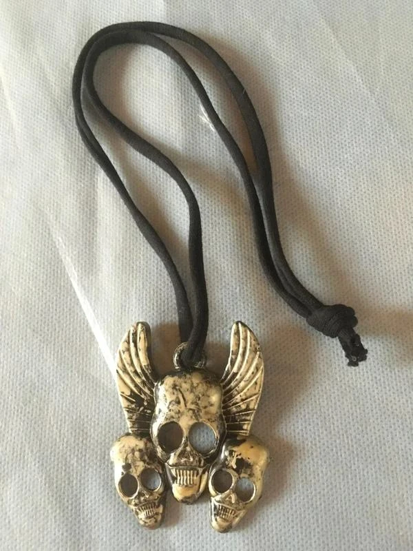 Collier pendentif tête de mort / gothique / pirate - neuf
